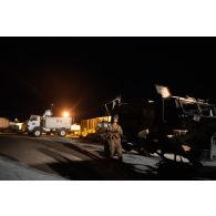 Vue de l'épave calcinée d'un blindé Tata QRFV népalais détruit par les bombardements israëliens sur le camp de Meiss El Jabal, au Sud-Liban.