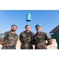 Portrait du pasteur Arnaud Bobeche, du père Jean-Thierry Charolais et de l'imam Omero Marongiu,aumôniers militaires à Deir Kifa, au Sud-Liban.