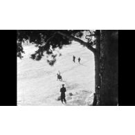 Fonds cinématographique de Pierre Besson. Film tourné dans le Puy-de-Dôme (hiver 1940-1941).