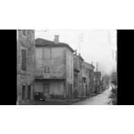 Fonds cinématographique de Pierre Besson. Film tourné à Baix (Ardèche) et Royat (Puy-de-Dôme).