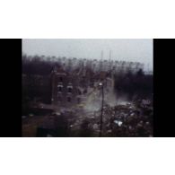 Démolition d'un bâtiment de la caserne de gendarmerie de Maisons-Alfort.