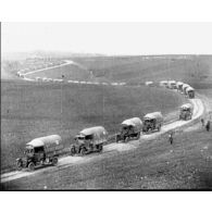 [Compilation : transports militaires en camions.]. Version variante.