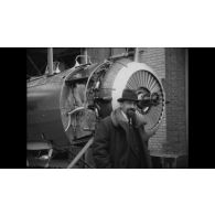 [L'effort de l'aviation française (rushes). Diverses écoles d'aviation.]