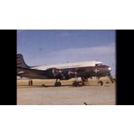 Fonds cinématographique de Pierre Marrel. Film « Touggourt - 120 mètres. Petites soeurs mêlées au défilé du 8 mai 57. Visite de de M. Max Lejeune, 8 janvier 1958 ».