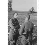 Un pilote russe est interrogé.