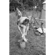 Toilette du matin au sein de la 137. infanterie division.