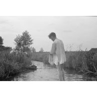 Toilette du matin au sein de la 137. infanterie division.