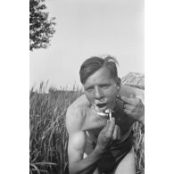 Toilette du matin au sein de la 137. infanterie division.