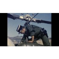 Fonds cinématographique de Pierre Marrel. Film « Kerrata. Inspections en hélico. Sauterelles. Colbert ».