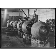 Toulon. Atelier des mines et grenades. Mines Bréguet et appareils de draguage. [légende d'origine]