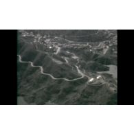 Fonds cinématographique de Pierre Marrel. Film « Beni Hafed. Visite Délégué Général M. Morin. Bananes au sol. Chevreul. Adjudant Jullin. Pédalos ».