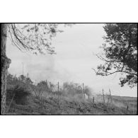 Explosions dans un réseaux de barbelés de la Ligne Siegfried.