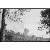 Explosions dans un réseaux de barbelés de la Ligne Siegfried.