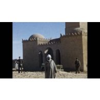 Fonds cinématographique de Pierre Marrel. Film « Sahara. Petites Soeurs. Ouargla. Le Souf ».