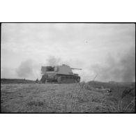 Un Nashorn du schwere Panzer Abteilung 519 tire.