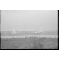 Un Nashorn du Schwere Panzer Abteilung 519 tire.