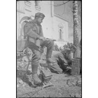 Une transmission radio réalisée grâce à un générateur à pédale.