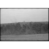 Au nord de Lepel, des explosions à l'horizon à proximité d'un village.