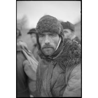 Portrait d'un villageois ou d'un prisonnier requis par les Allemands pour des travaux.