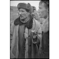 Portrait d'un villageois ou d'un prisonnier requis par les Allemands pour des travaux.