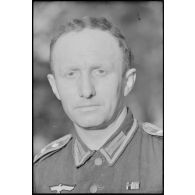 Portrait d'un adjudant-chef (Oberfeldwebel), peut-être un membre de la Panzer-Propagandakompanie 697.