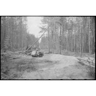 Un semi-chenillé Sd.kfz.253 de la Panzer-Propagandakompanie 697 équipé d'un haut-parleur (Lautsprecher).