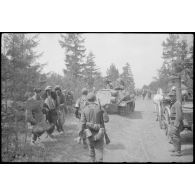Un semi-chenillé Sd.kfz.253 de la Panzer-Propagandakompanie 697 équipé d'un haut-parleur (Lautsprecher).