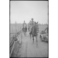 Officiers allemands à cheval.