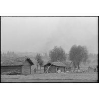 Dans la lutte contre la résistance locale, des partisans ont peut-être allumé de feux dans la forêt pour ralentir les fantassins allemands.