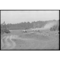 Un semi-chenillé Sd.kfz.253 de la Panzer-Propagandakompanie 697 équipé d'un haut-parleur.