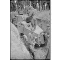 Dans le secteur de Lepel (Biélorussie), l'exhumation d'une automitrailleuse russe Ba-6.