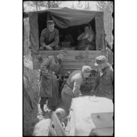 Dans le secteur de Lepel (Biélorussie), l'exhumation d'une automitrailleuse russe Ba-6.