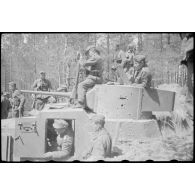 Dans le secteur de Lepel (Biélorussie), l'exhumation d'une automitrailleuse russe Ba-6.