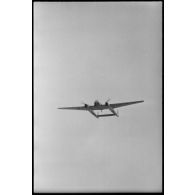 Un avion de reconnaissance Fw-189 UHU survole la zone de l'opération Frühlingfest.