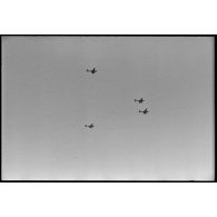 Des Junkers Ju-87 Stuka dans le ciel.