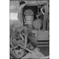 La maintenance ou le dépannage d'un Jadgpanzer 38 (t) "Hetzer" (Sd.Kfz. 138/2) du Panzerjäger-Abteilung.731.