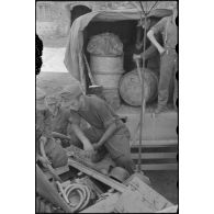 La maintenance ou le dépannage d'un Jadgpanzer 38 (t) "Hetzer" (Sd.Kfz. 138/2) du Panzerjäger-Abteilung.731.