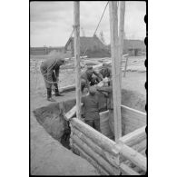 Construction d'un pont en bois par le Génie allemand.