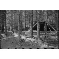 Abris construits pour la résistance locale.