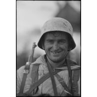 Portrait d'un Panzergrenadier dans le secteur de Witebsk.
