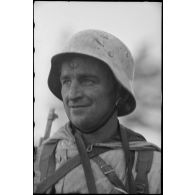 Portrait d'un Panzergrenadier dans le secteur de Witebsk.