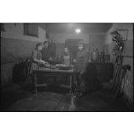 Dans une cuisine d'un bâtiment occupé par le schwere Panzerjäger-Abteilung 519.