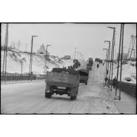 Traversée d'un pont dans Vitebsk (Witebsk).