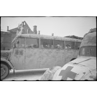 En gare de Vitebsk (Witebsk), le chargement de blessés allemand à bord de wagons.