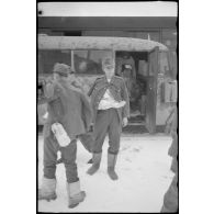 En gare de Vitebsk (Witebsk), le chargement de blessés allemand à bord de wagons.