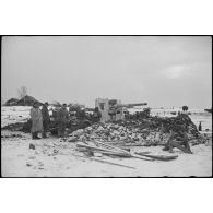 Deux pièces de 8, 8 cm FlaK 36/37 protégées par un encuvement .