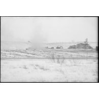 Des pièces d'une batterie lourde de 10,5 cm K18 (schwere 10 cm Kanone 18) en pleine action.