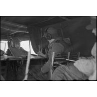 L'intérieur d'un semi-chenillé Sd.kfz.7.