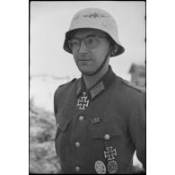 L'Hauptmann der Reserve Lothar Wehlitz est Chef du 1./schw.Art.Abt.845.