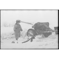 Des camions chenillés Raupenschlepper Ost (RSO) tractent des pièces antichars 7,5 cm Pak 40.